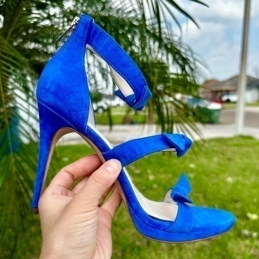 Jessica Simpson heels marking ankle