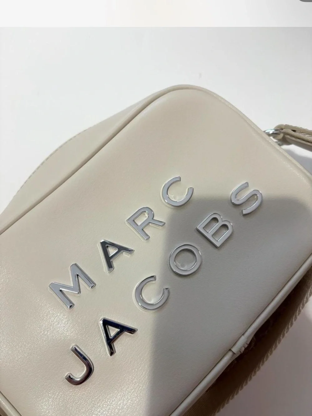 Marc Jacobs compact marc