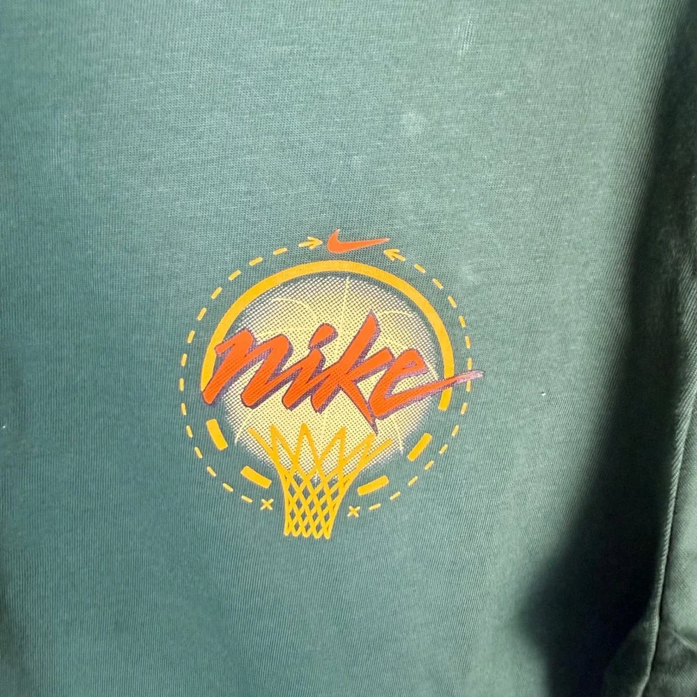 Nike Mens Basketball Graphic T-Shirt Green Short Sleeve DA0201-325 Size‎ M NWT