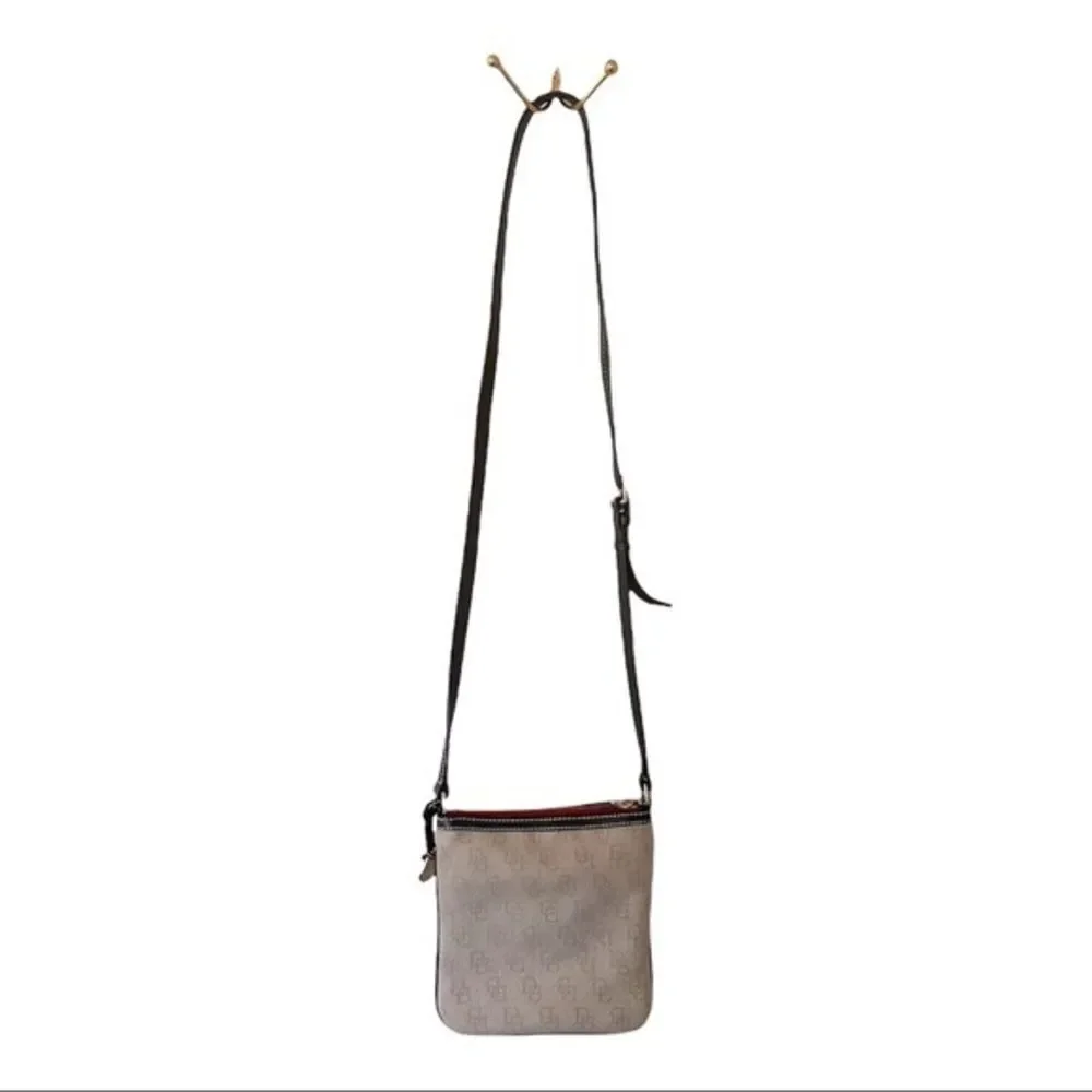 Dooney & Bourke db long pop