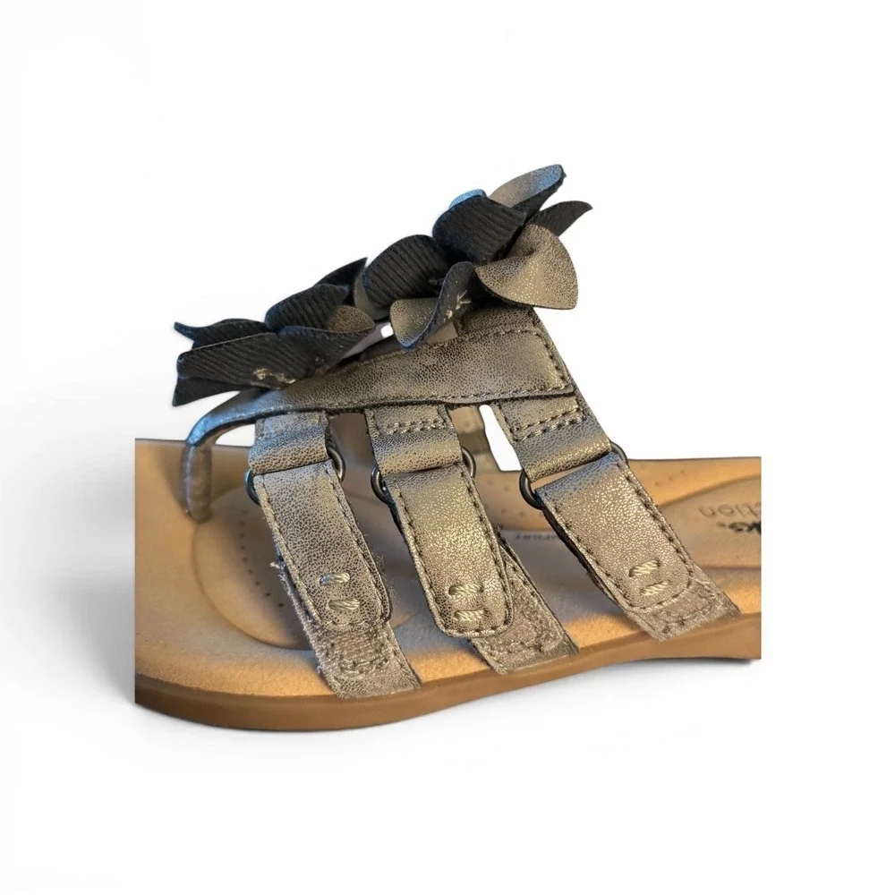 Clarks‎ Collection Ultimate Comfort NWOT Flower Thong Sandals Taupe Metallic