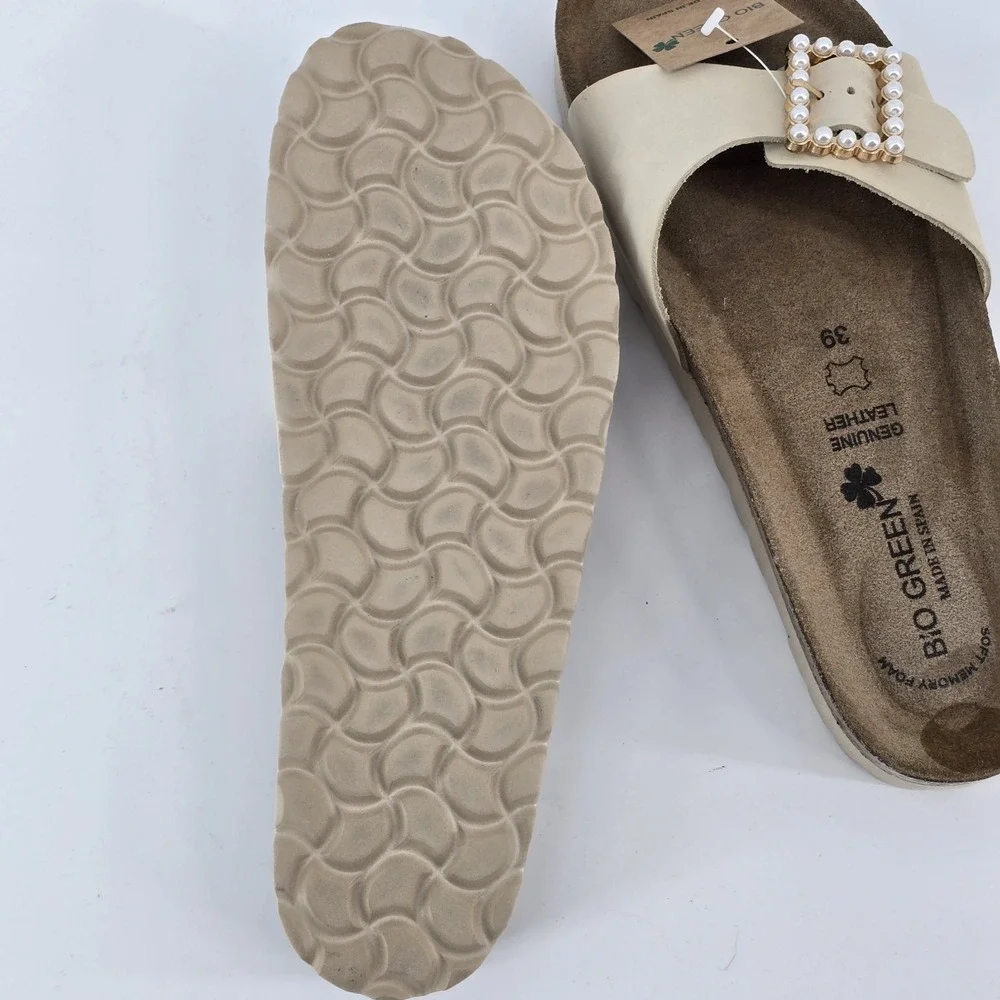 BIO GREEN Leather Upper Pearl Buckle Woman's Sandals Sz‎ 39 /8.5 Cream New