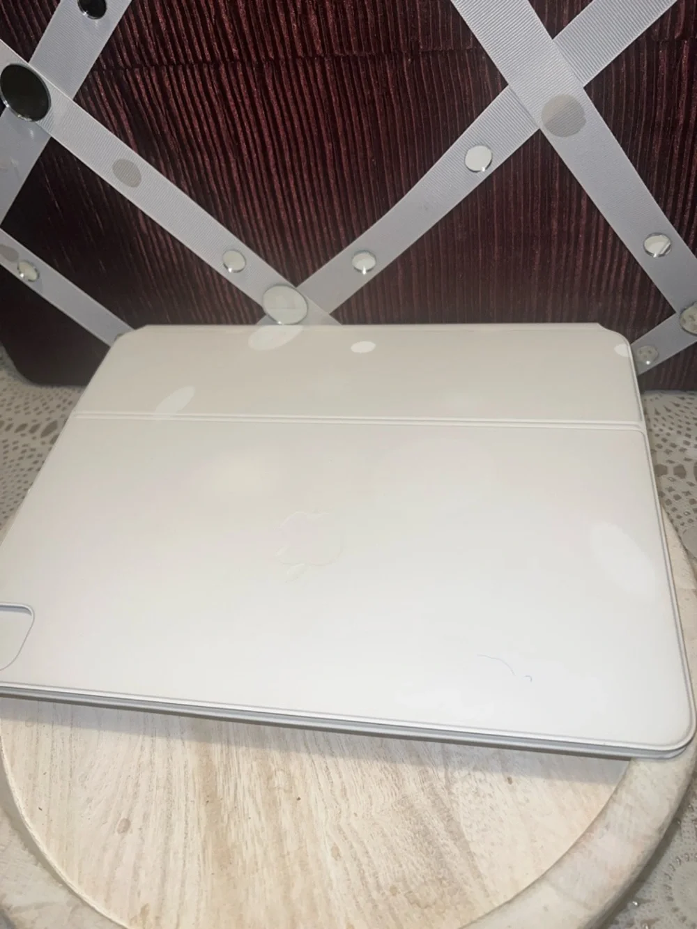 Apple slim white