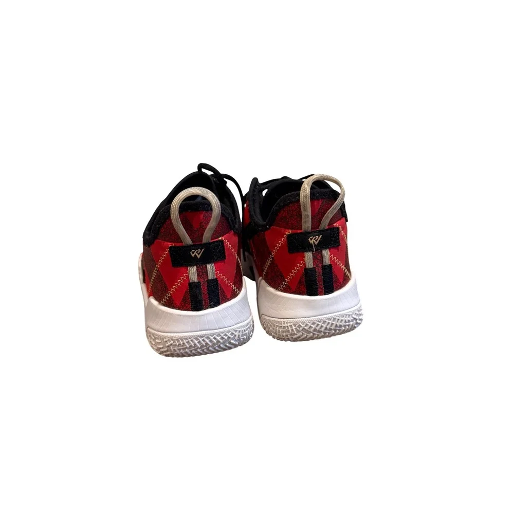 Jordan dominate court
