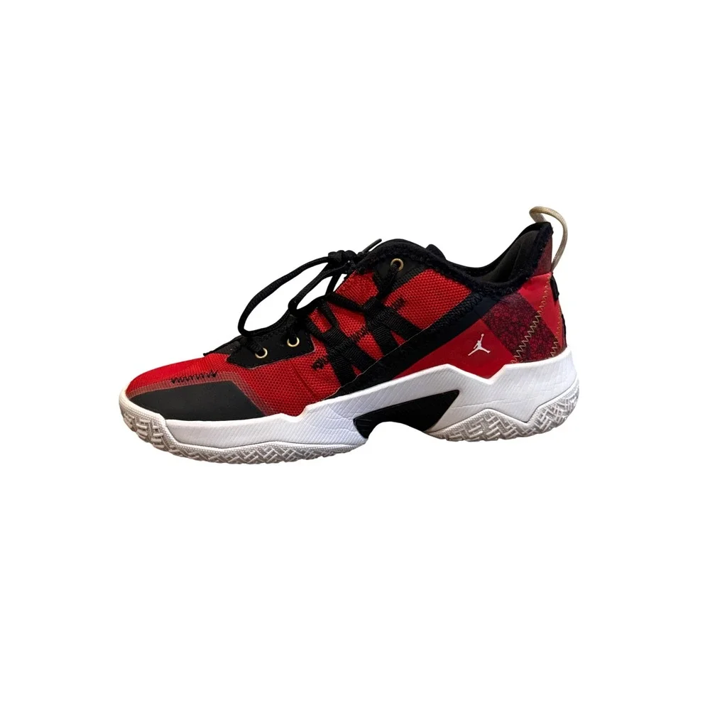 Jordan dominate court