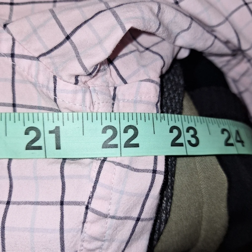 A J. Crew Classic long sleeve button-down shirt in a mens size medium