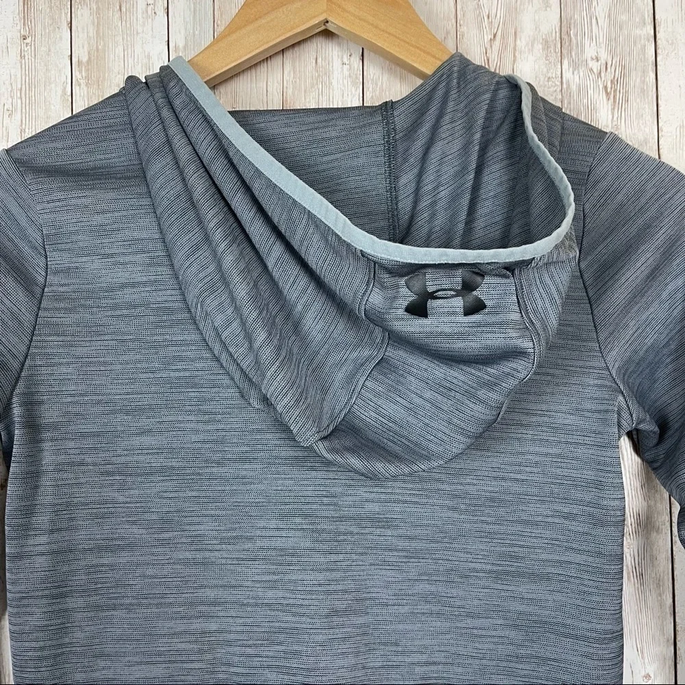 Under Armour zip size top