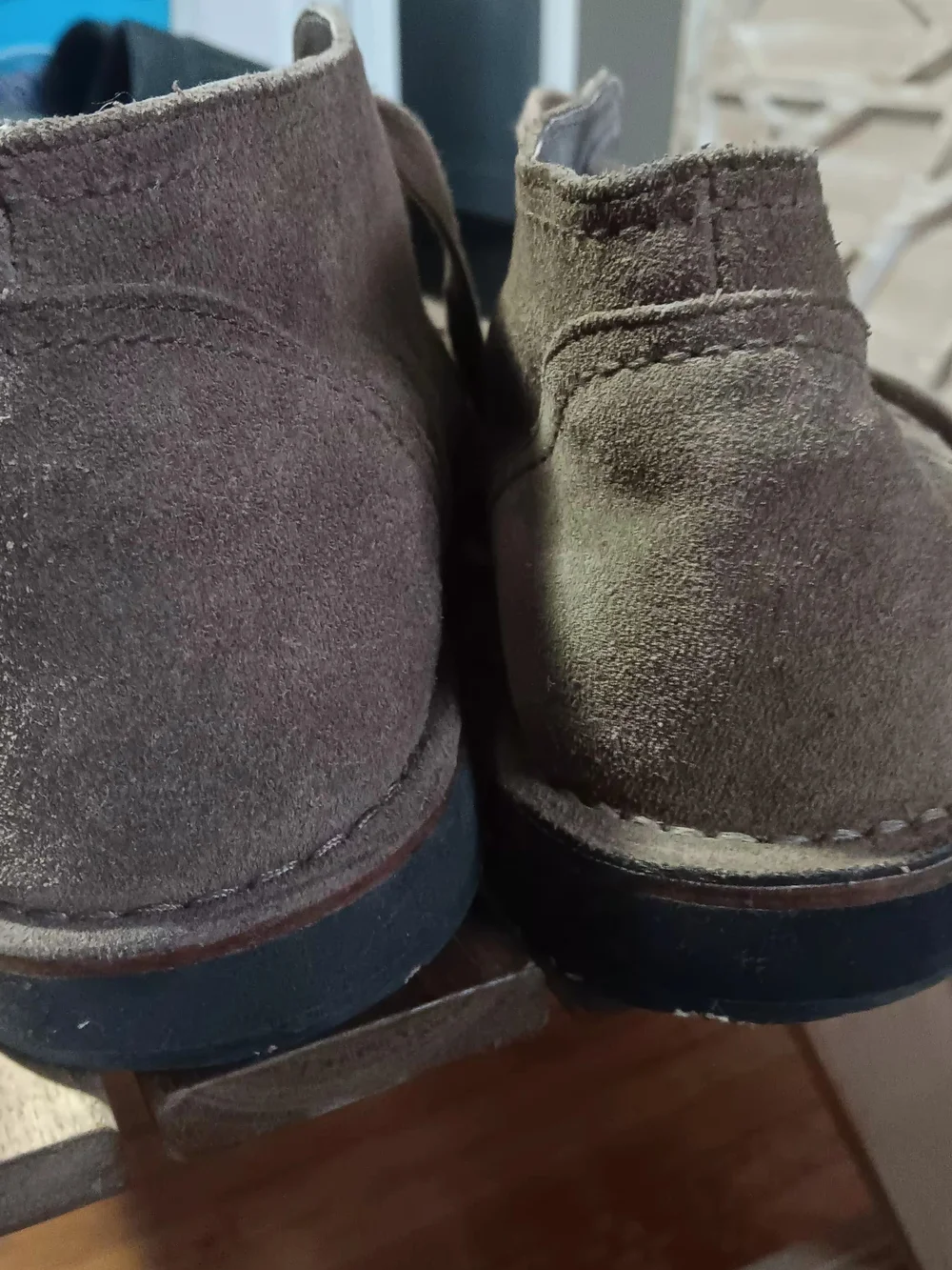 Boots suede chukka