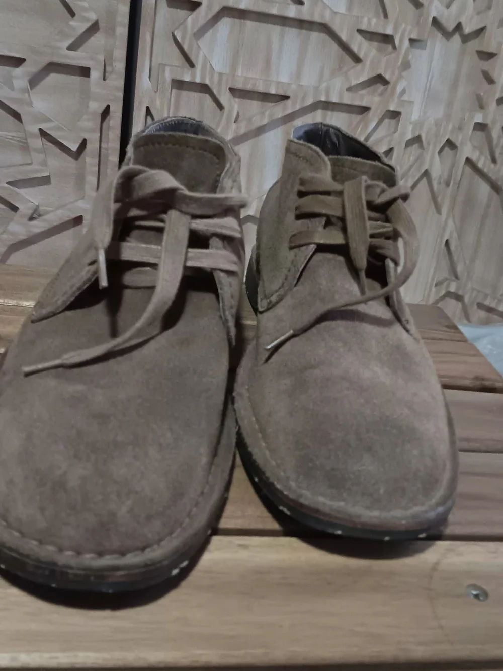 Boots suede chukka