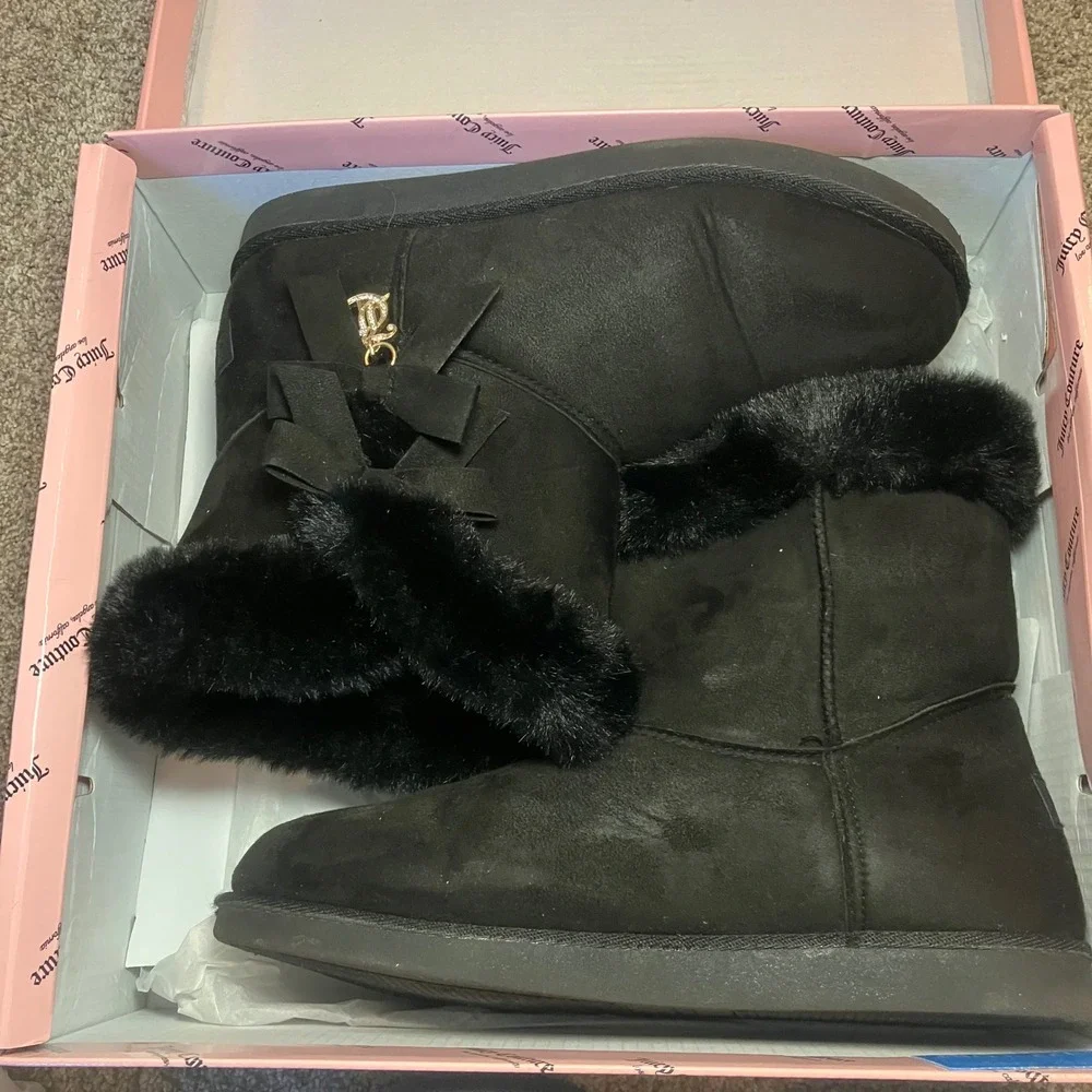 Juicy Couture scuff inside