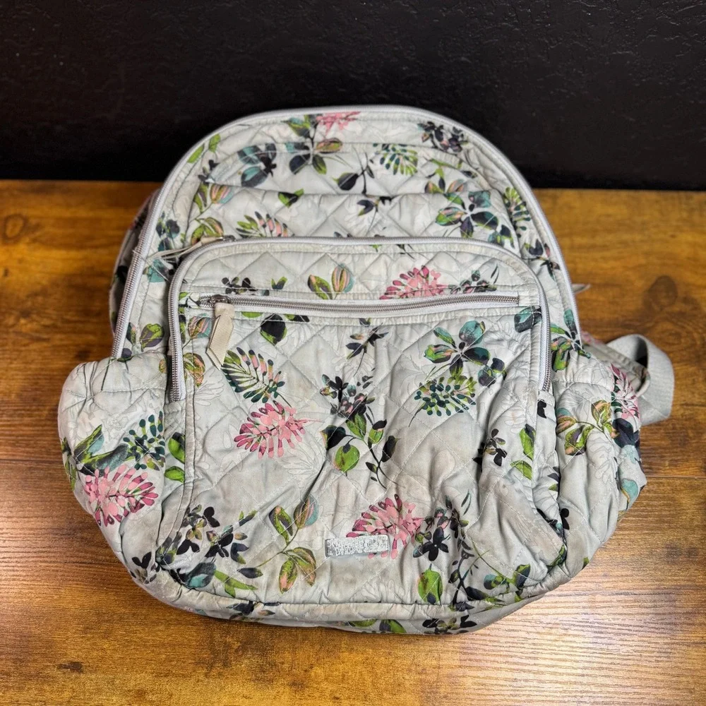 Vera‎ Bradley Quilted Floral Light Gray Cotton Backpack Womens Large