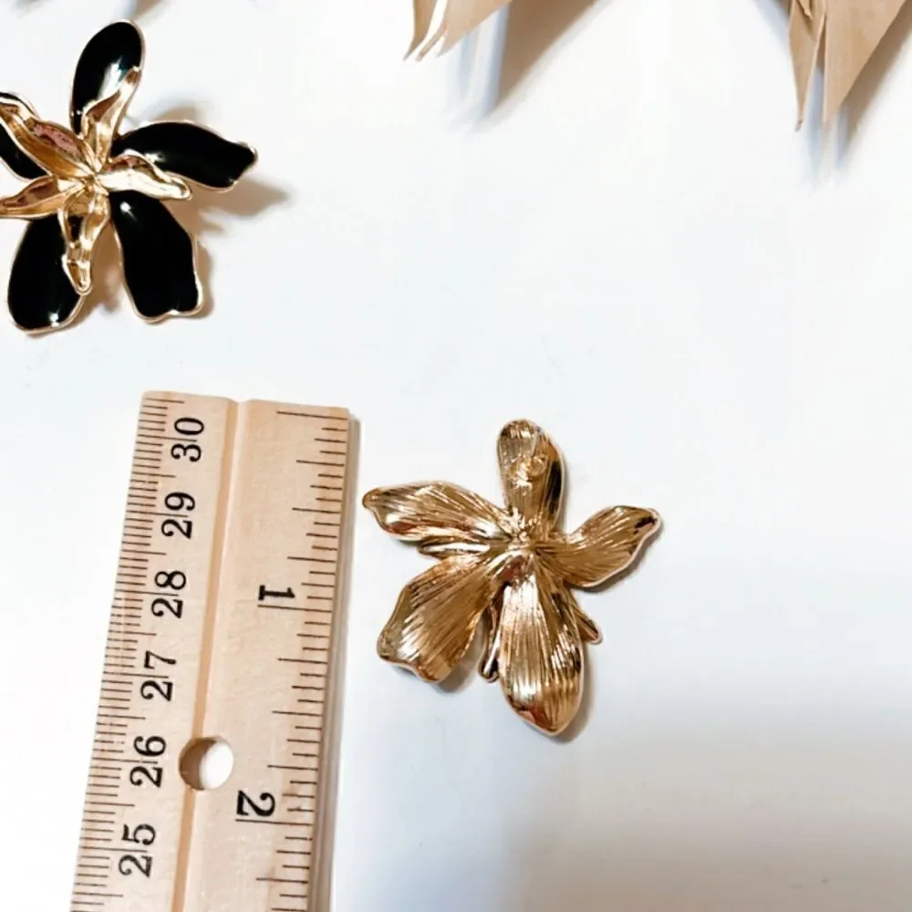 Zara black enamel