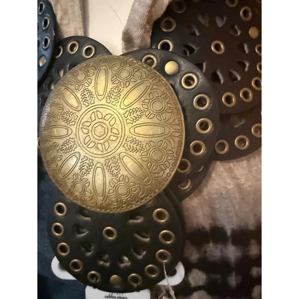 Haute Hippie Style ensures etched