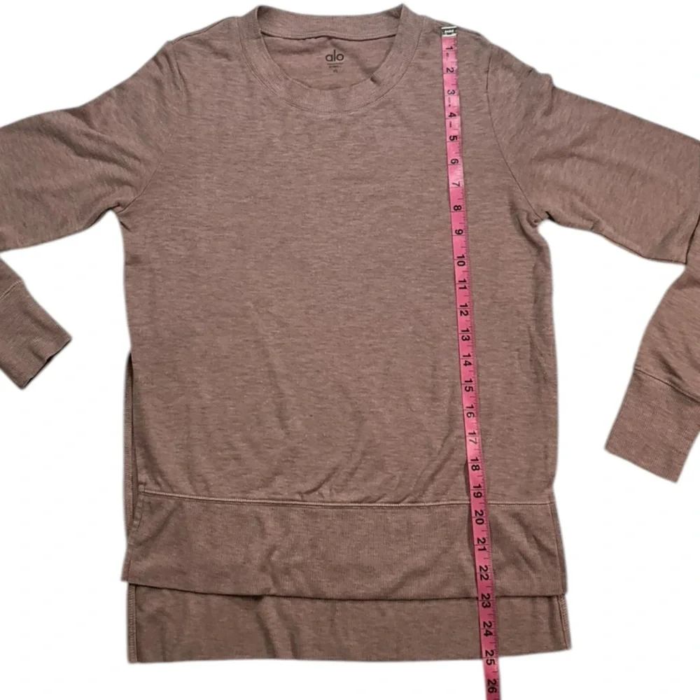 ALO Yoga product features