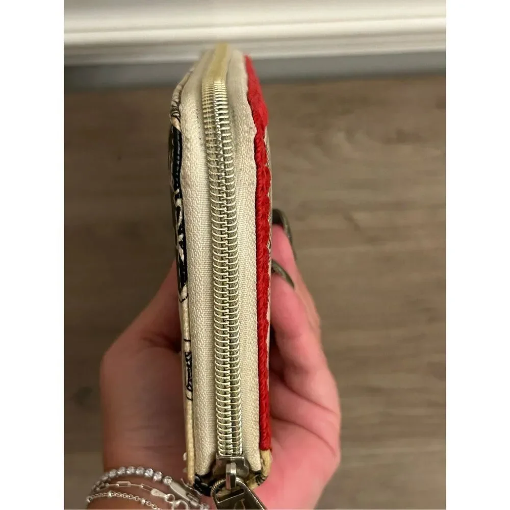 Sakroots zip around