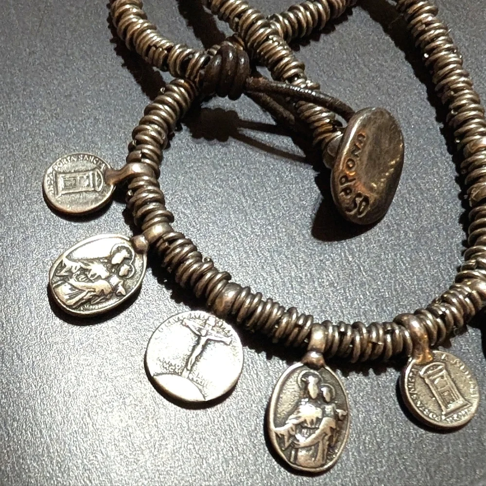 Uno de 50 Medallion Coin Reversible RETIRED Necklace