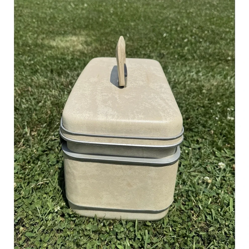 Samsonite vintage silhouette