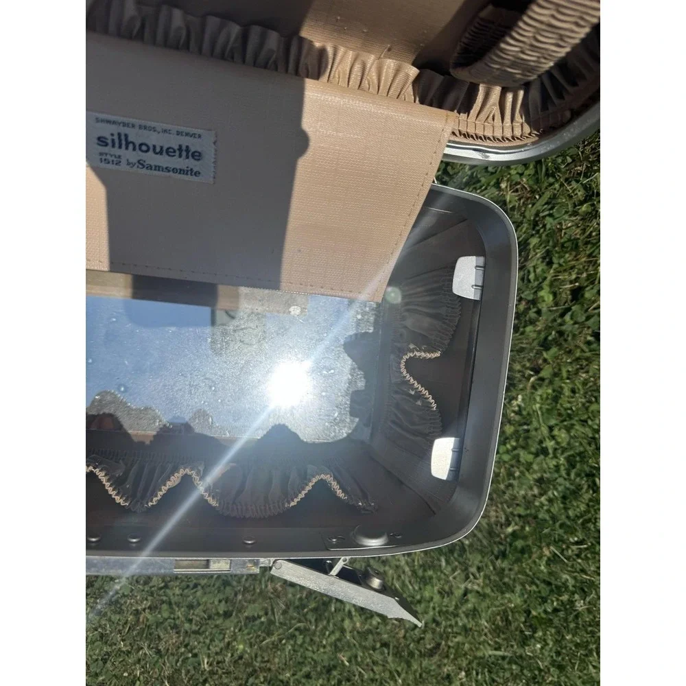 Samsonite vintage silhouette