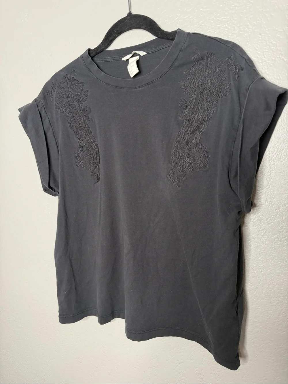 H&M Black Embroidered Crewneck Women's Top sz L