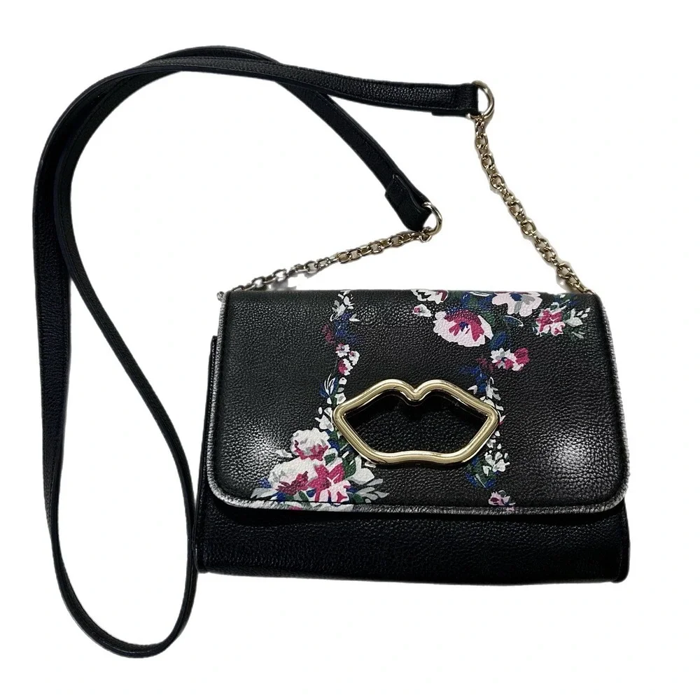 BETSEY‎ JOHNSON Crossbody Bag Purse Kiss Lips Snap Closure