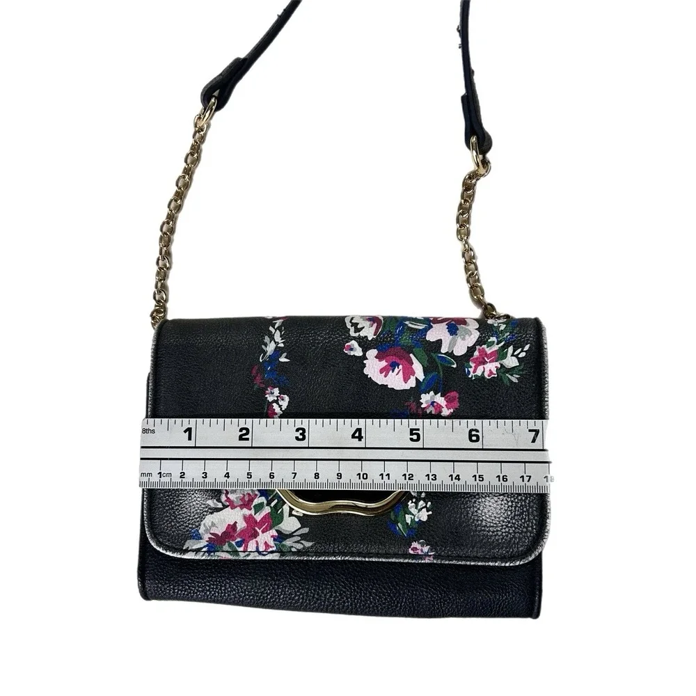 BETSEY‎ JOHNSON Crossbody Bag Purse Kiss Lips Snap Closure