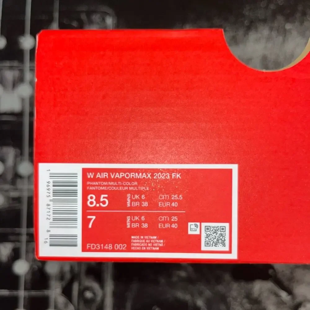 Nike box flyknit size