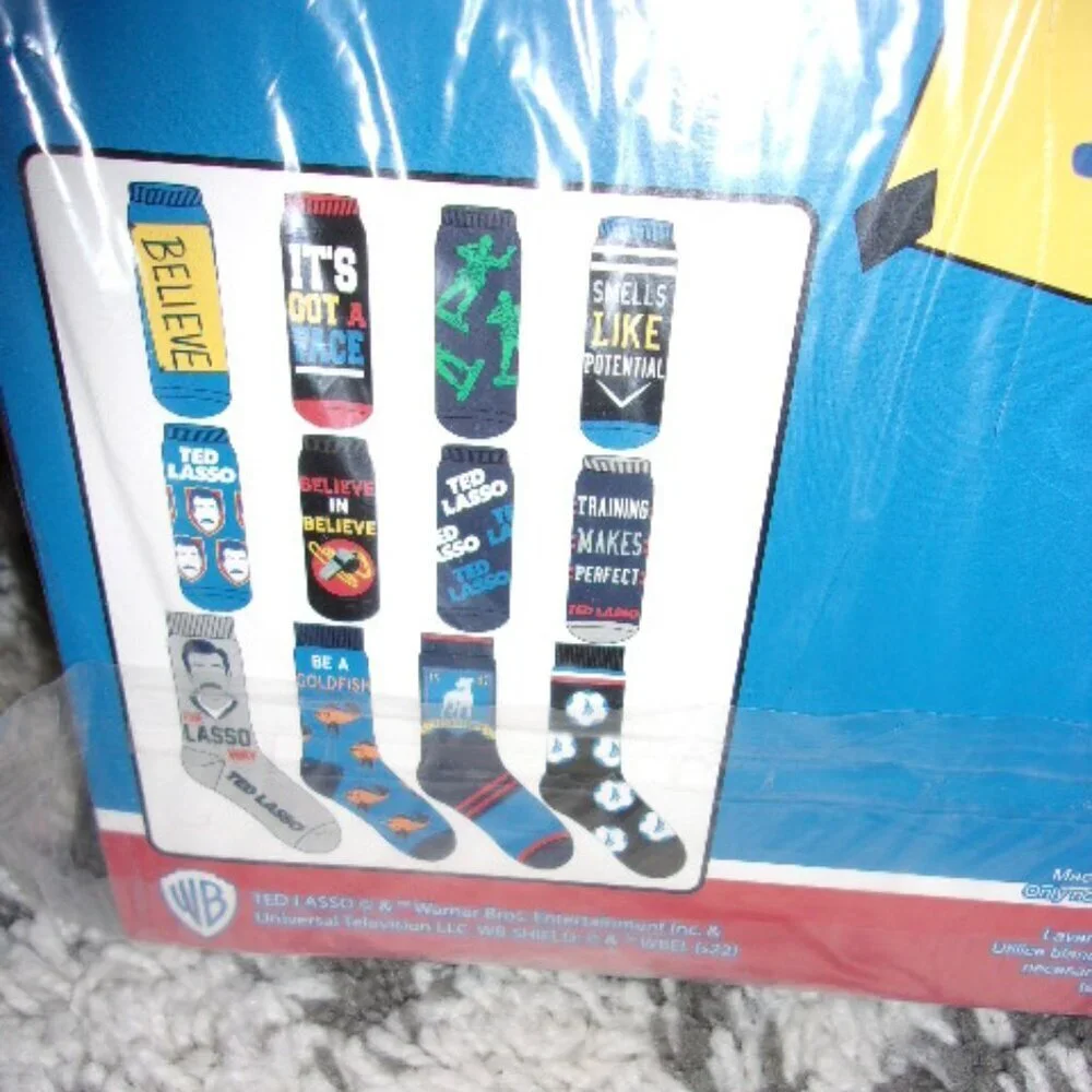 Warner Bros. wrap ages colors