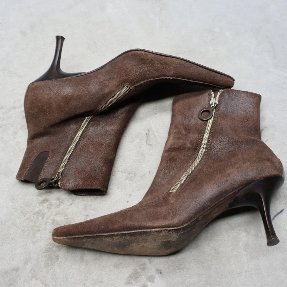 Donald Pliner Women 9M Ankle Boots Brown Suede Pointed Toe Kitten Heel Side Zip