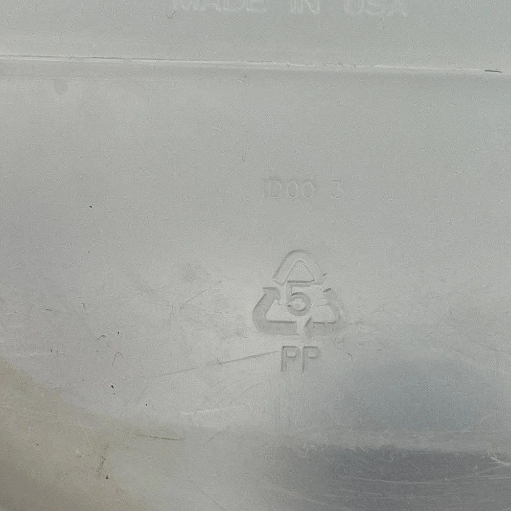 Rubbermaid both seal