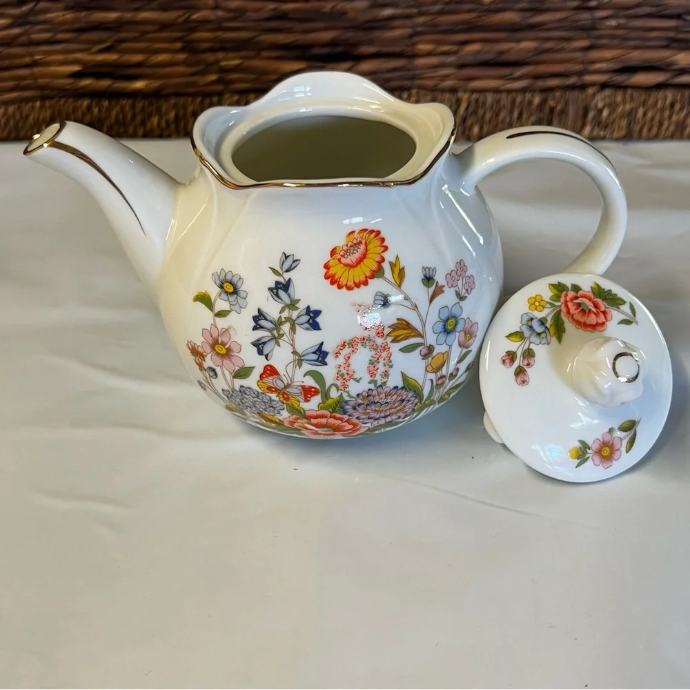 Robinson Design Group vintage teapot