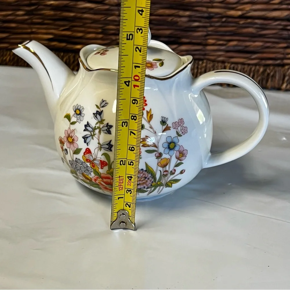 Robinson Design Group vintage teapot