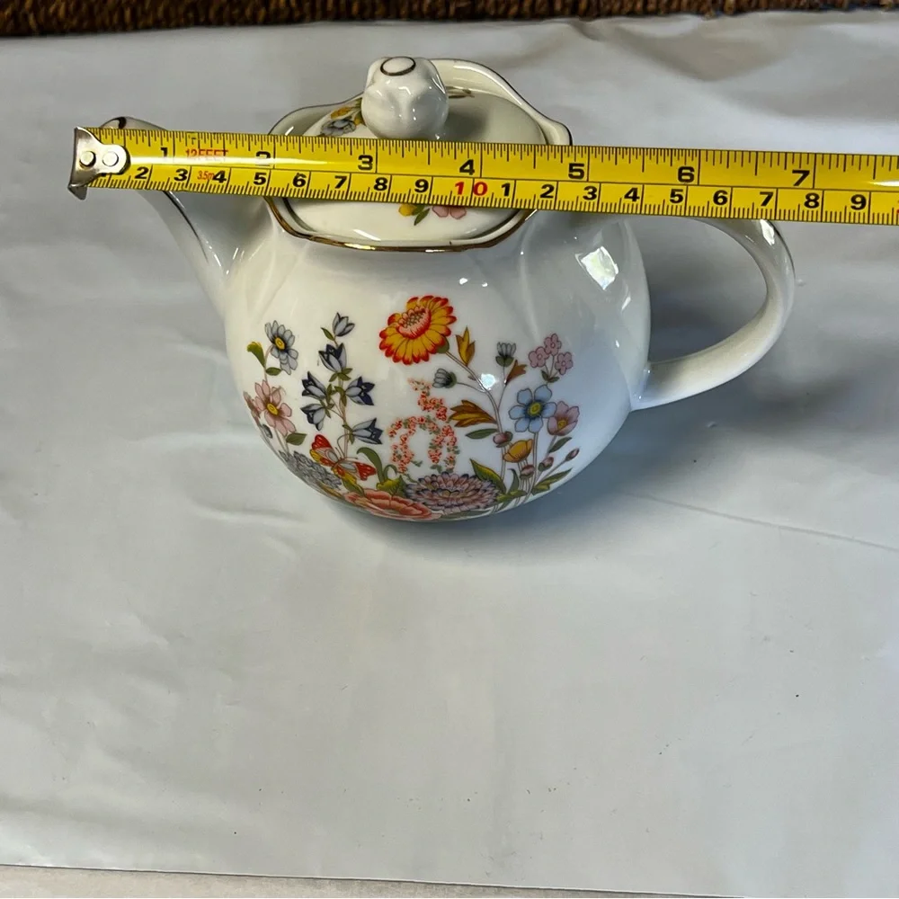 Robinson Design Group vintage teapot