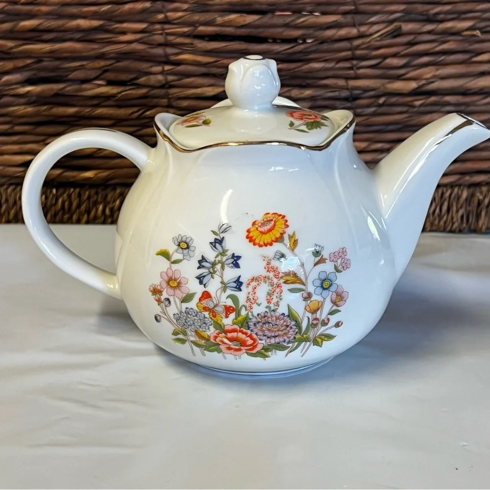 Robinson Design Group vintage teapot