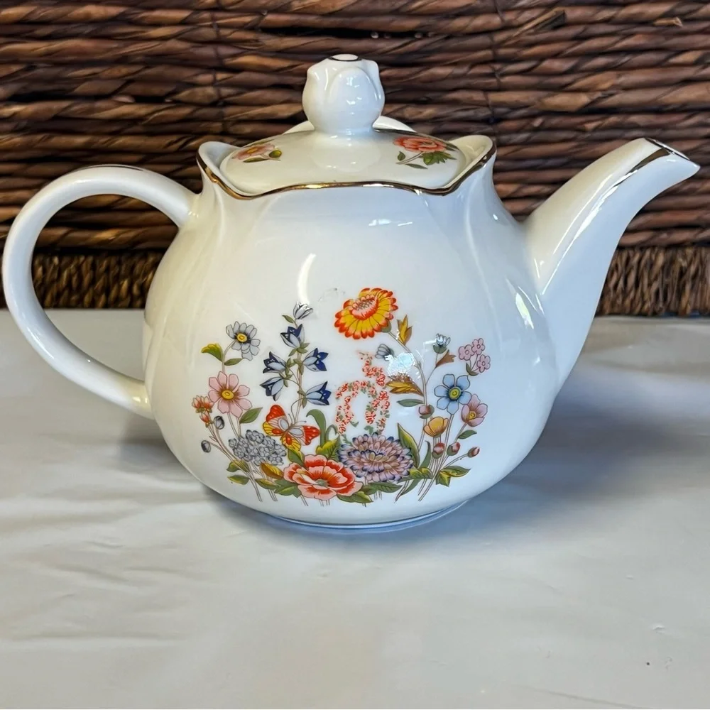Robinson Design Group vintage teapot