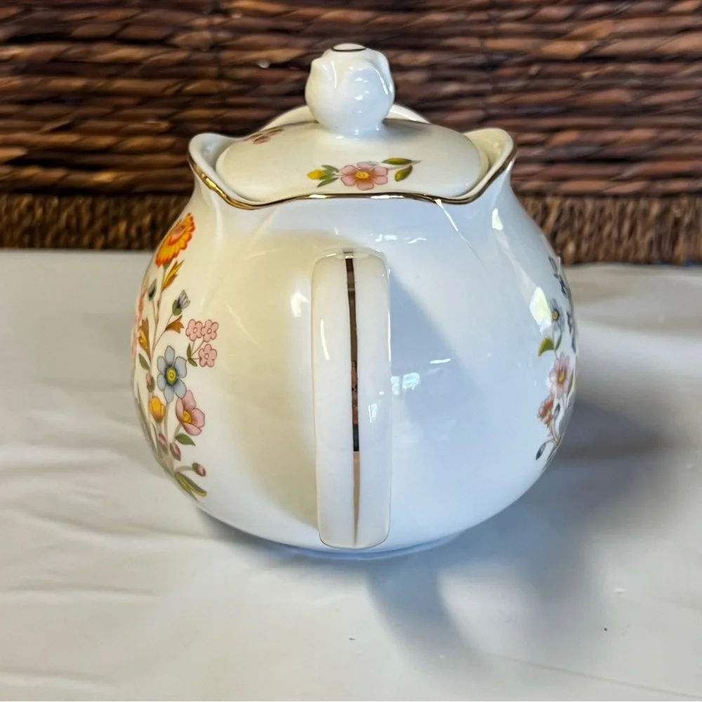 Robinson Design Group vintage teapot