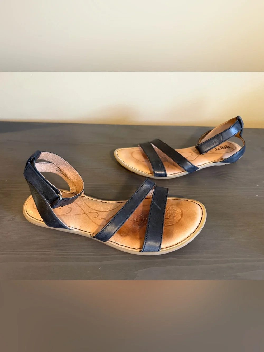 Born comfortable black