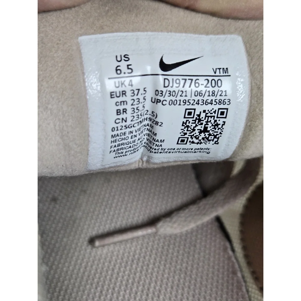 Nike very minimal