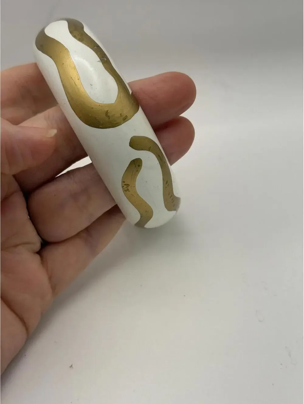 N/A white bangle