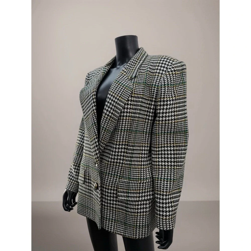 Le Suit le suit