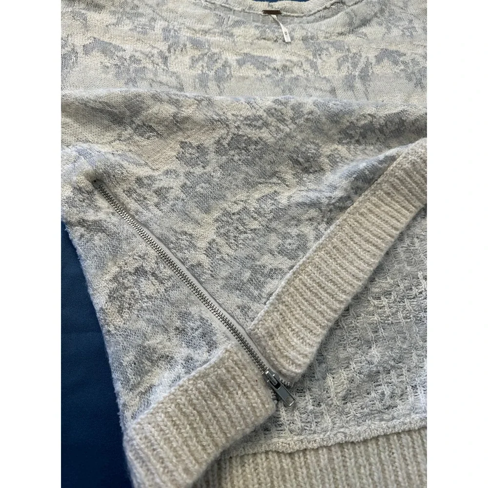 Free People Floral Jacquard Knit Side Zip Sweater‎ Cream Grey Womens Medium