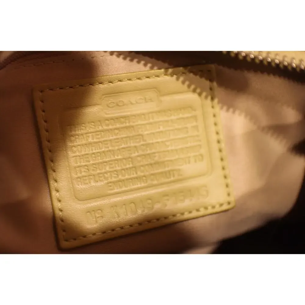 Coach strap selling corners