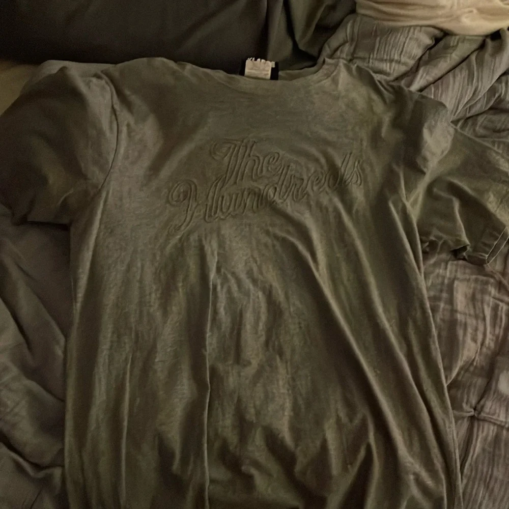 The Hundreds t shirt sz XL‎