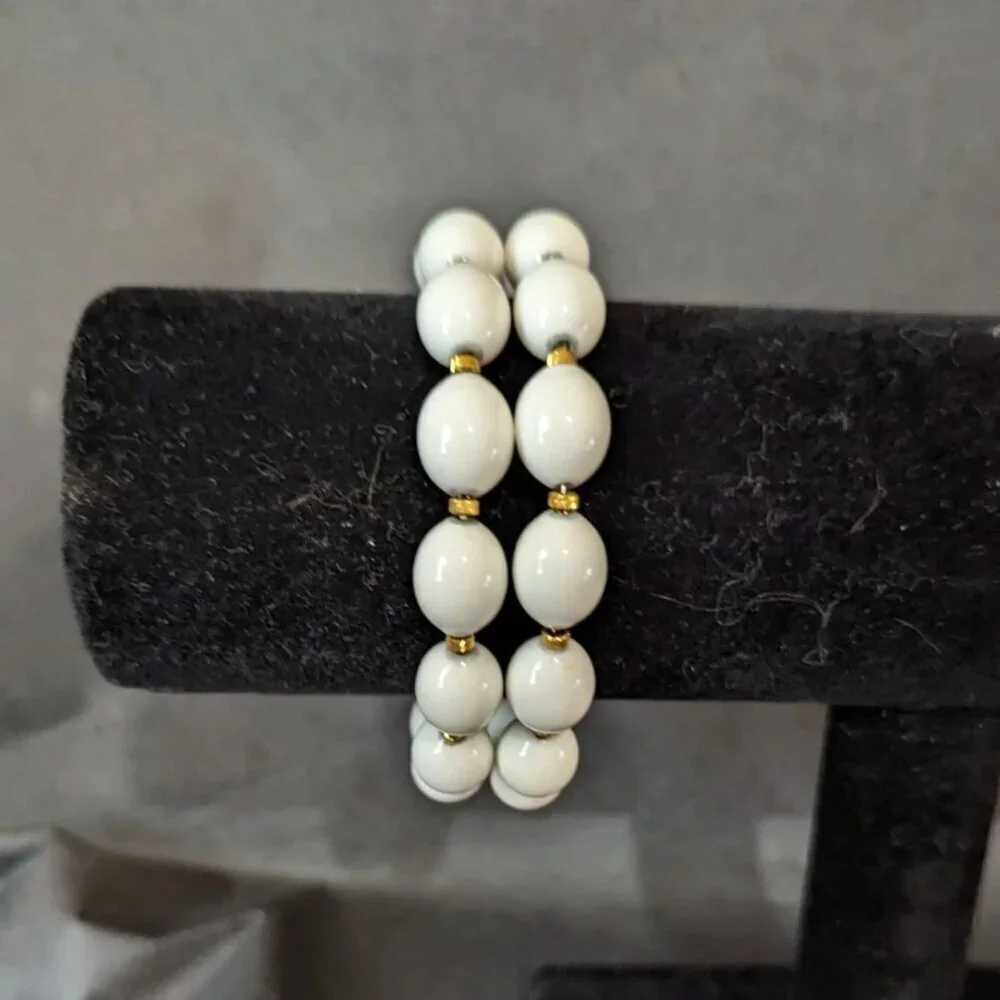 Vintage Monet Double Strand Lucite Beaded Bracelet white gold‎ tone  7 inch