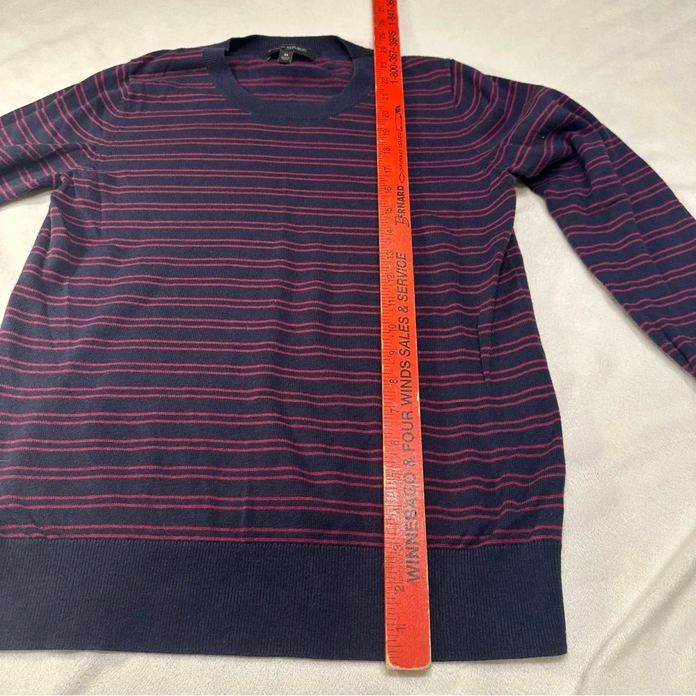 Banana Republic classic crewneck