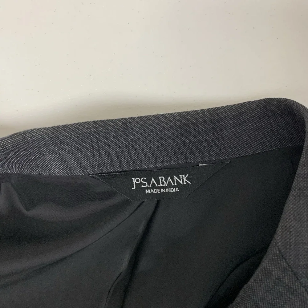 Jos A Bank Traveler 2 Pc Gray Plaid Wool Suit Mens 43L‎ / 37 x 32 Jacket Pants