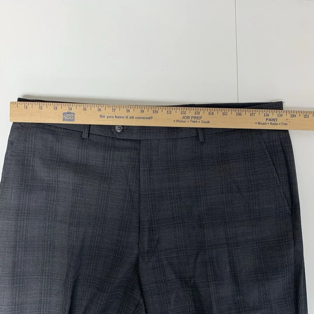 Jos A Bank Traveler 2 Pc Gray Plaid Wool Suit Mens 43L‎ / 37 x 32 Jacket Pants