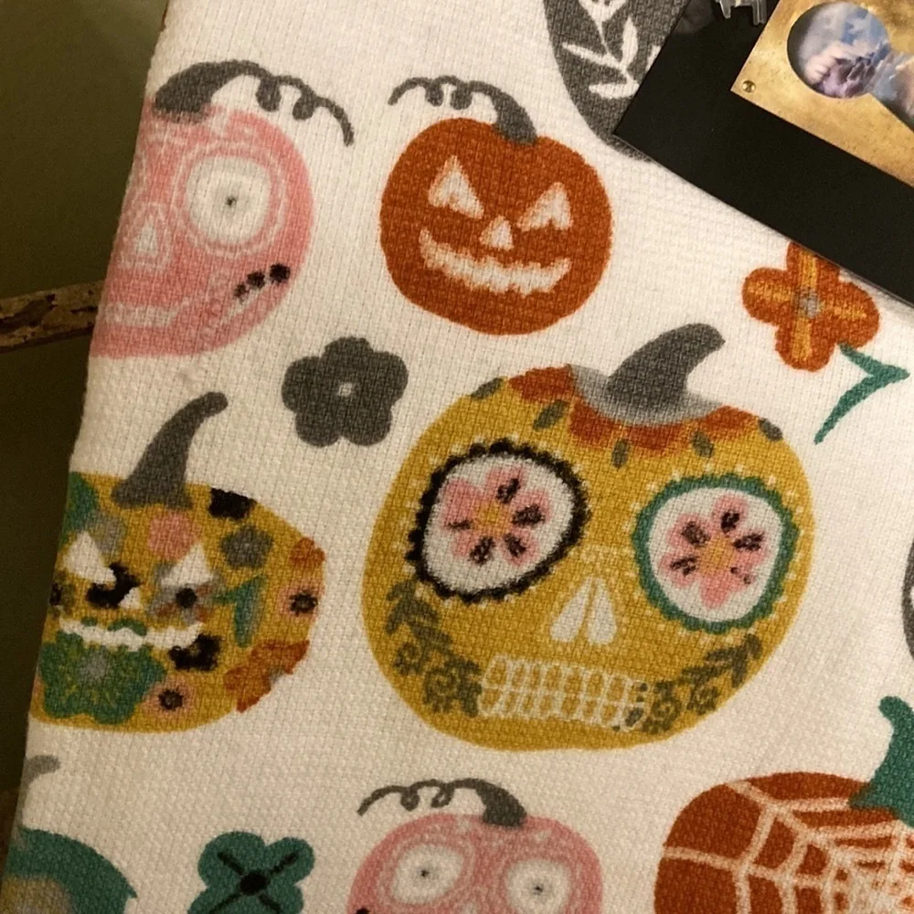 NWT! CYNTHIA ROWLEY CURIOUS FLORAL SKULL PUMPKINS HALLOWEEN KITCHEN TOWELS