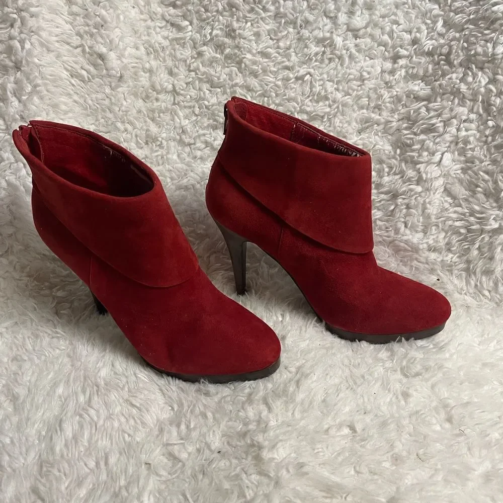 Steve Madden Trisha red faux suede ankle platform heels with back zipper SZ 9.5M