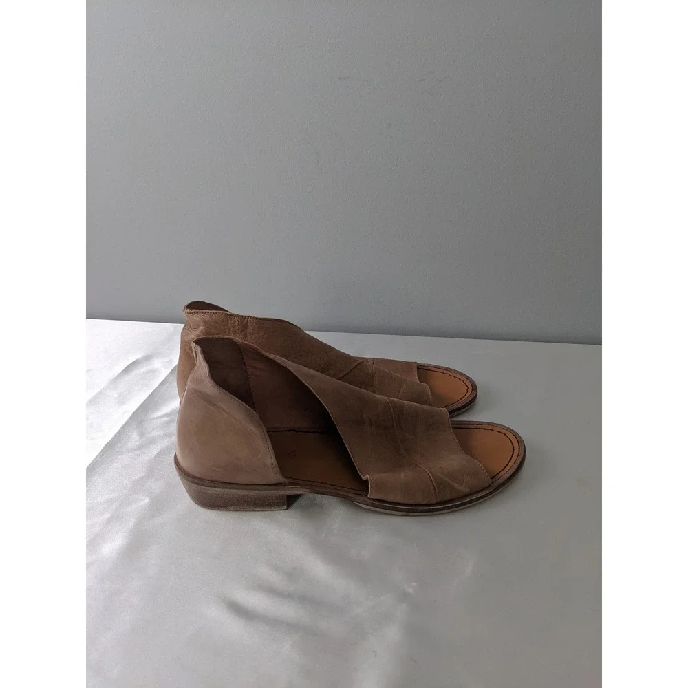 Free People Mont Blanc Tan Leather Asymmetrical Flat Sandals EU 39 US 8.5 Spain