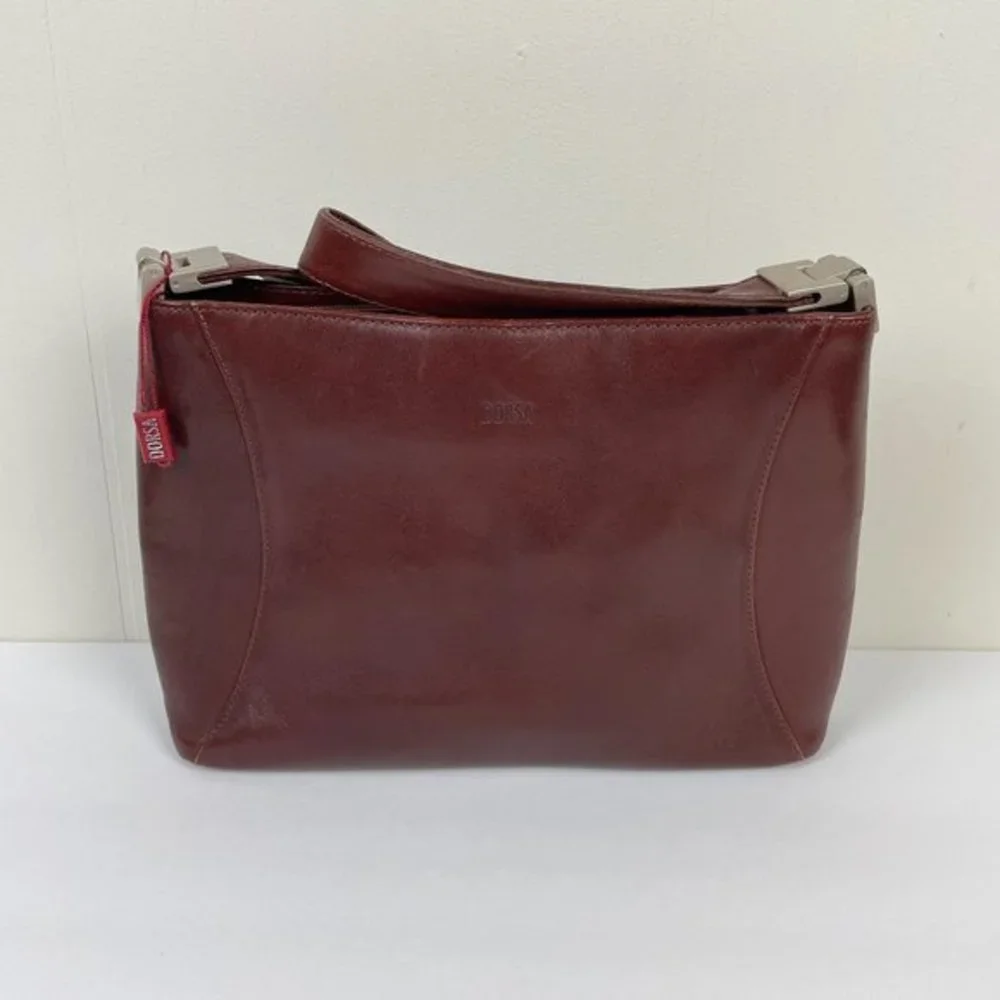 Dorsa reddish brown